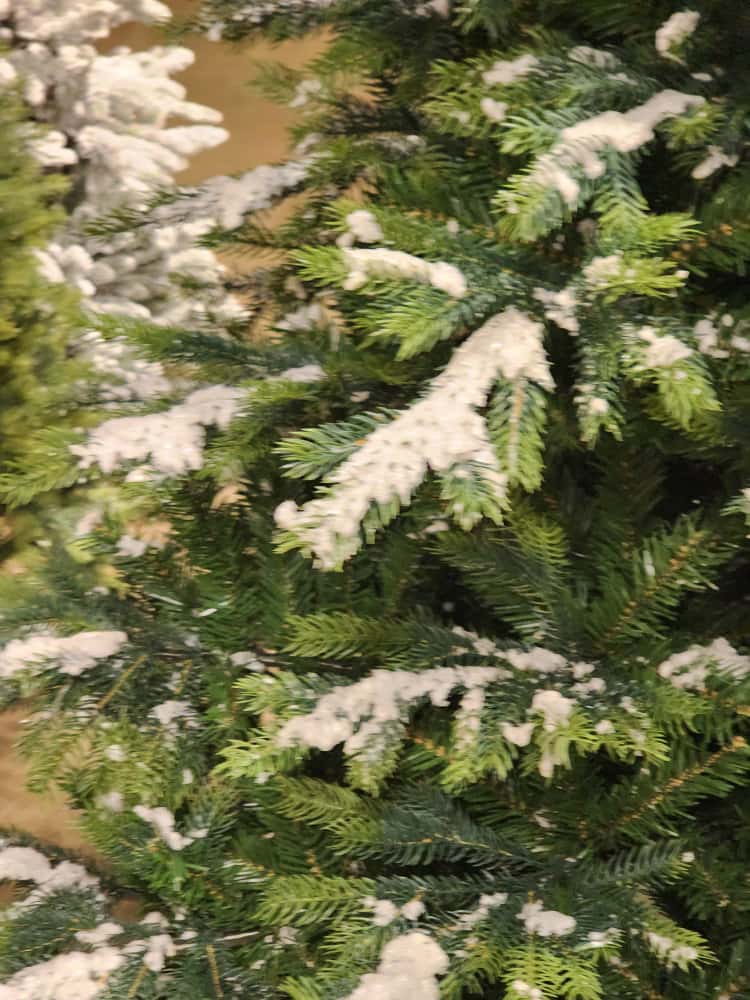 ÁRVORE PINHEIRO NEVADO SUPER REALISTA NASHVILLE 2614 GALHOS 2,25CM