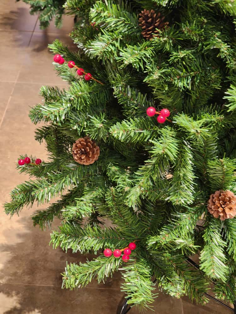 ÁRVORE PINHEIRO BERRY E PINHA 530 GALHOS 1,50CM